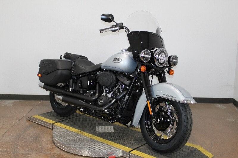 Harley-Davidson Heritage Classic 2024 FLHCS 84562334 ATLAS SLV MTLIC W/ PINSTRIP - Photo 6