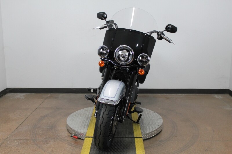 Harley-Davidson Heritage Classic 2024 FLHCS 84562334 ATLAS SLV MTLIC W/ PINSTRIP - Photo 7