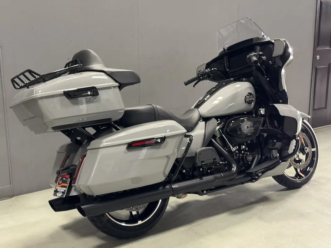 FLHXU 2025 Street Glide Ultra - Photo 5