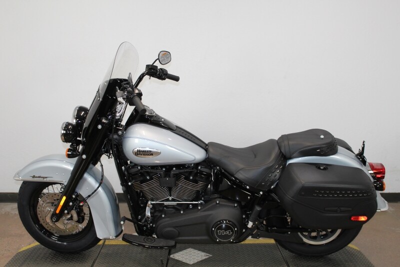 Harley-Davidson Heritage Classic 2024 FLHCS 84562334 ATLAS SLV MTLIC W/ PINSTRIP - Photo 5