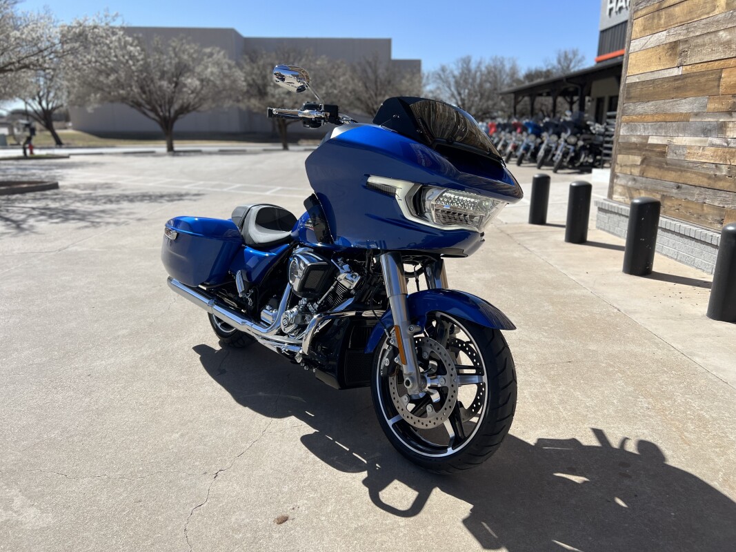 2025 Harley-Davidson Road Glide Blue Burst - Photo 2