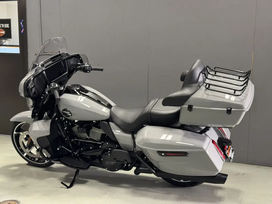 FLHXU 2025 Street Glide Ultra - Photo 6