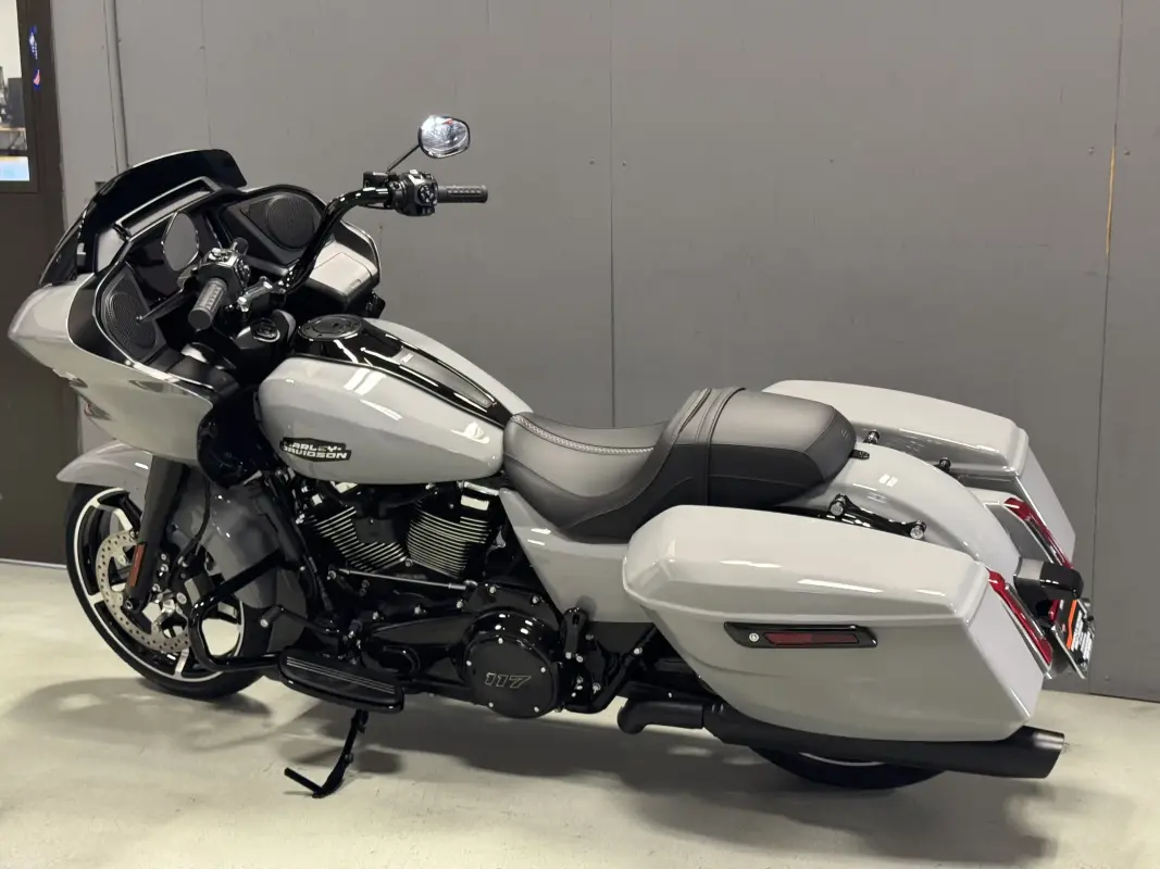 FLTRX 2025 Road Glide - Photo 6