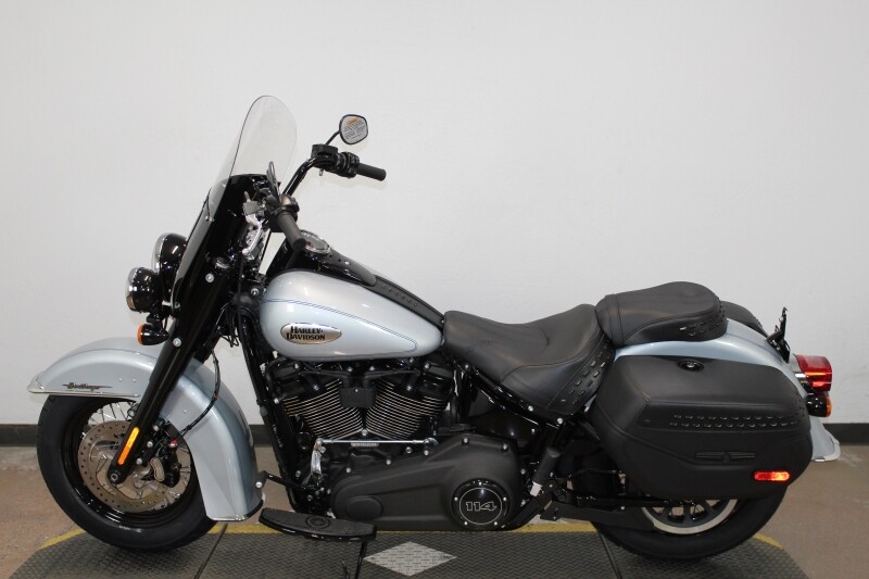 Harley-Davidson Heritage Classic 2024 FLHCS 84562334 ATLAS SLV MTLIC W/ PINSTRIP - Photo 9