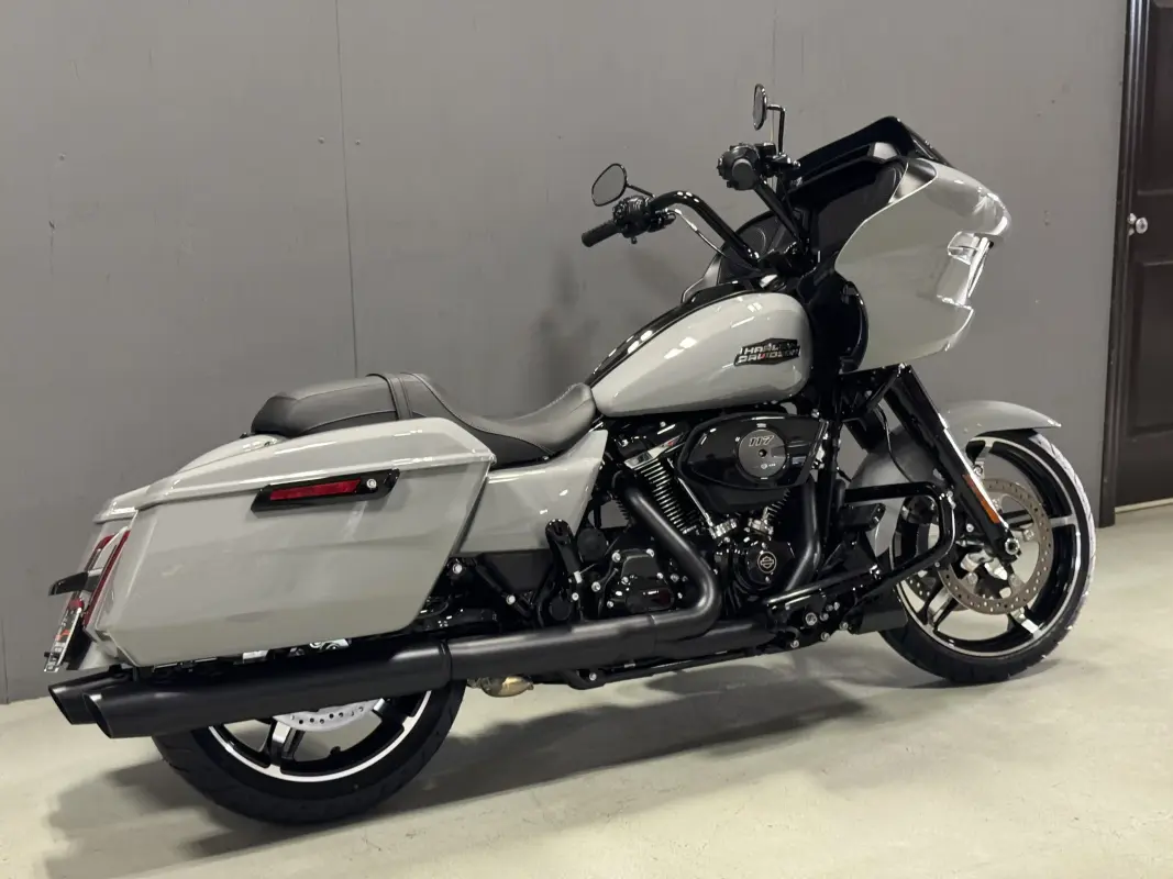 FLTRX 2025 Road Glide - Photo 5