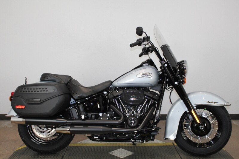 Harley-Davidson Heritage Classic 2024 FLHCS 84562334 ATLAS SLV MTLIC W/ PINSTRIP