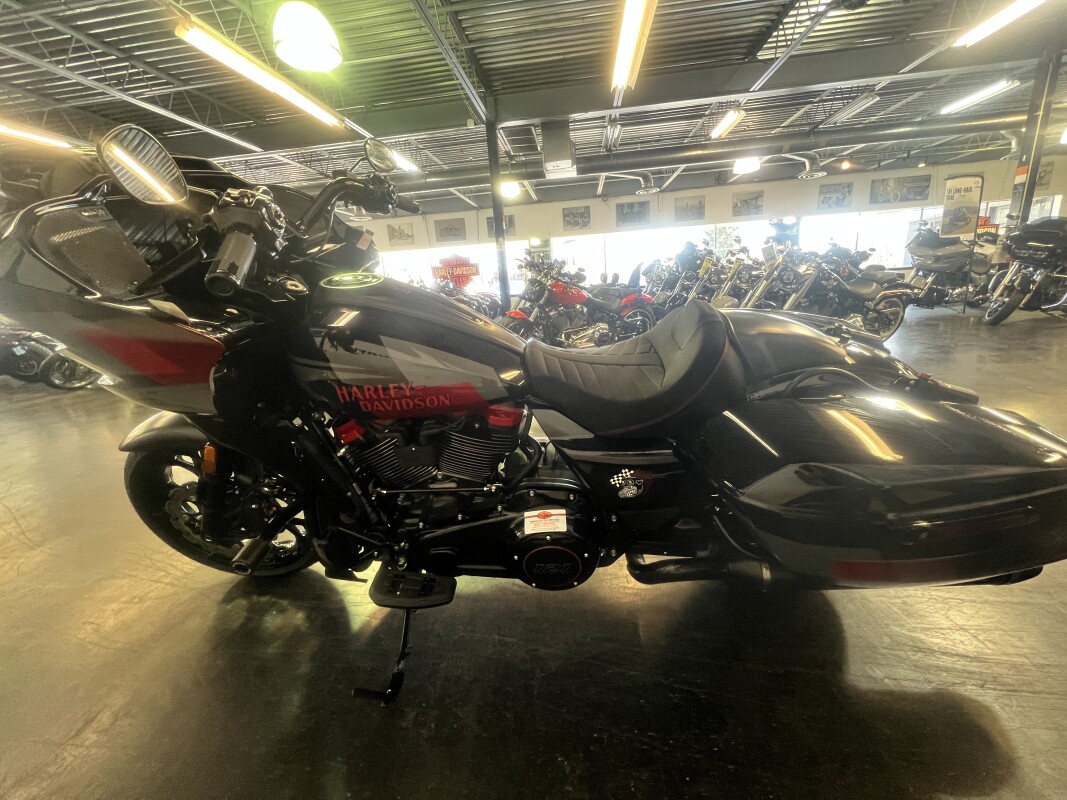 2025 Harley-Davidson CVO Road Glide ST Hot Lap FLTRXSTSE - Photo 6
