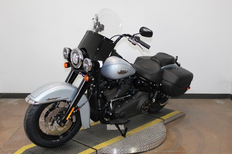 Harley-Davidson Heritage Classic 2024 FLHCS 84562334 ATLAS SLV MTLIC W/ PINSTRIP - Photo 8