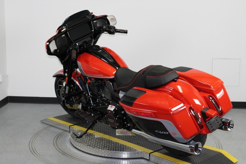 Harley-Davidson CVO Street Glide 2024 FLHXSE 84562319 LEGENDARY ORNG W/ PINSTRIPE - Photo 6