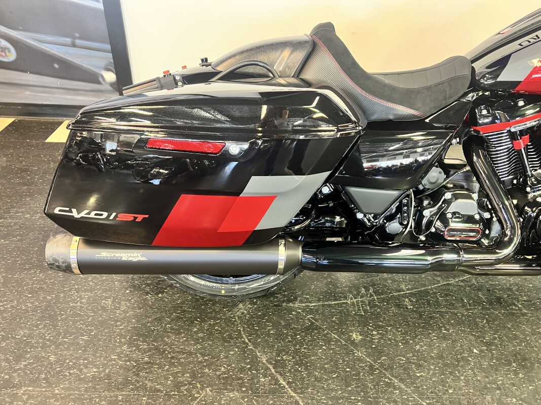 2025 Harley-Davidson CVO Road Glide ST Hot Lap FLTRXSTSE - Photo 5