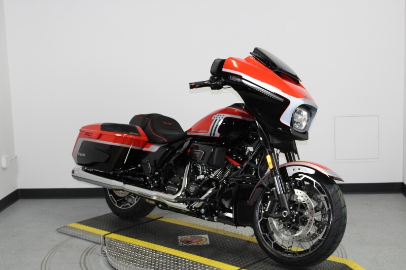 Harley-Davidson CVO Street Glide 2024 FLHXSE 84562323 LEGENDARY ORNG W/ PINSTRIPE - Photo 2