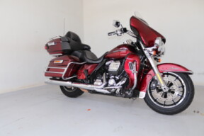 2017 Harley-Davidson<sup>®</sup> Ultra Limited Low Red thumb 2