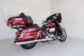 2017 Harley-Davidson<sup>®</sup> Ultra Limited Low Red thumb 3