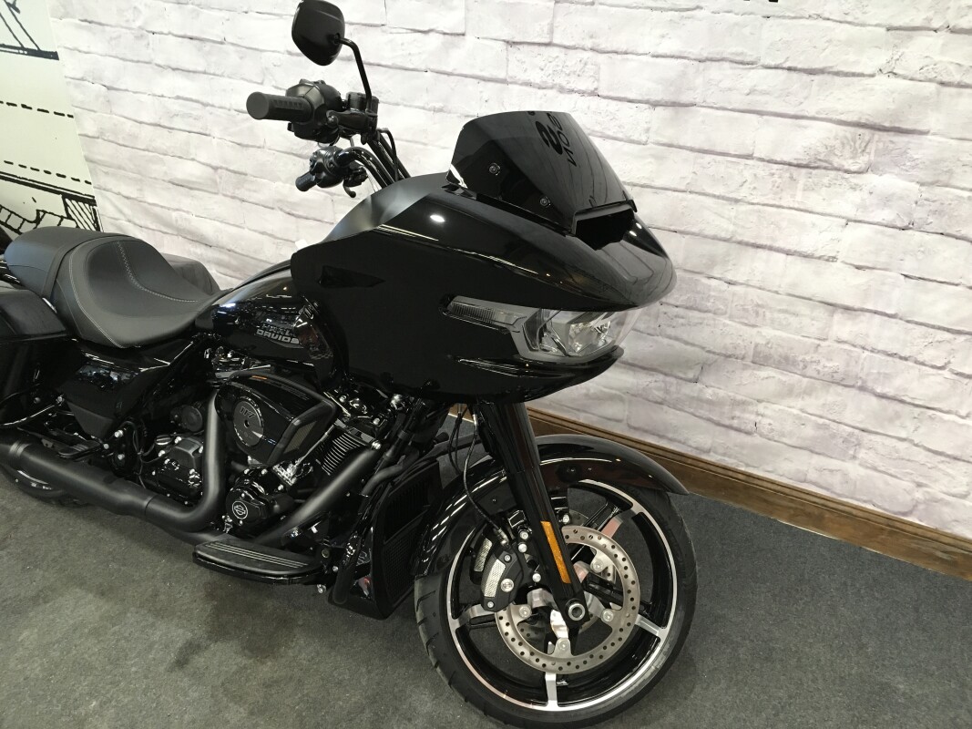 2025 Harley-Davidson Road Glide Vivid Black FLTRX - Photo 2