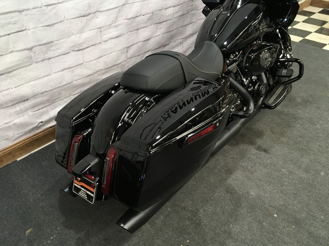 2025 Harley-Davidson Road Glide Vivid Black FLTRX - Photo 3