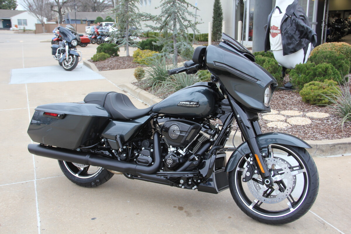 2025 Harley-Davidson Street Glide Iron Horse Metallic - Black Finish - Photo 4