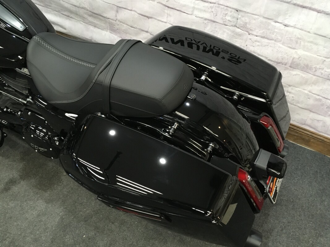 2025 Harley-Davidson Road Glide Vivid Black FLTRX - Photo 8