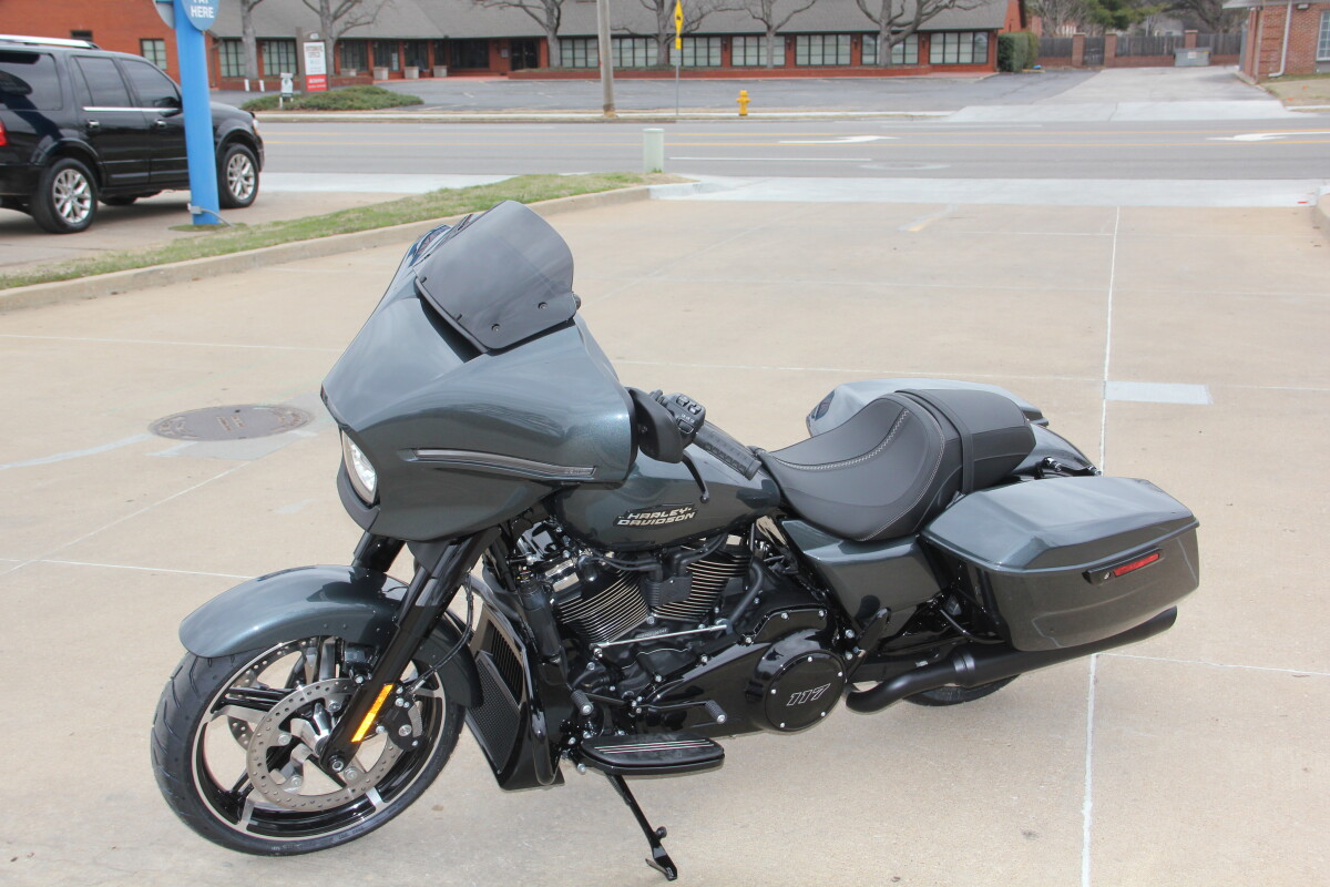 2025 Harley-Davidson Street Glide Iron Horse Metallic - Black Finish - Photo 6