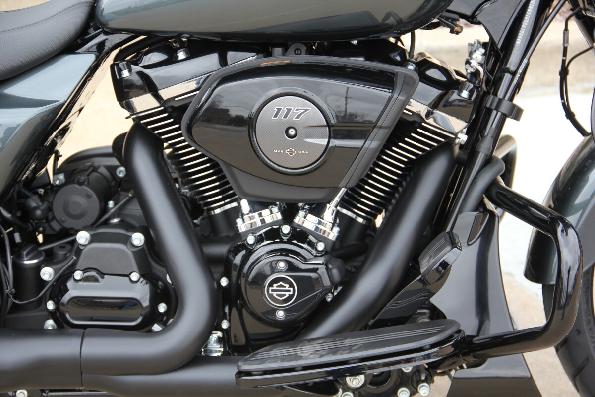 2025 Harley-Davidson Street Glide Iron Horse Metallic - Black Finish - Photo 10