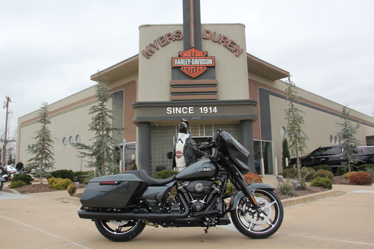 2025 Harley-Davidson Street Glide Iron Horse Metallic - Black Finish