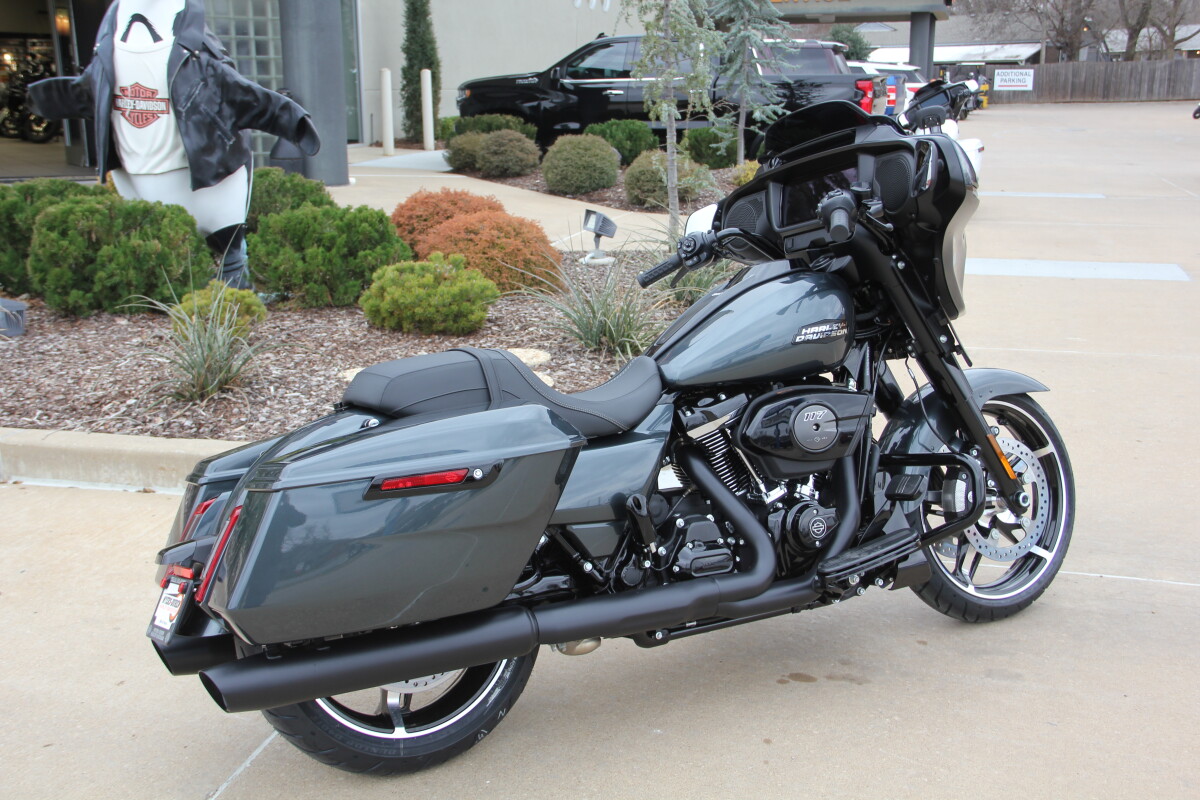 2025 Harley-Davidson Street Glide Iron Horse Metallic - Black Finish - Photo 5