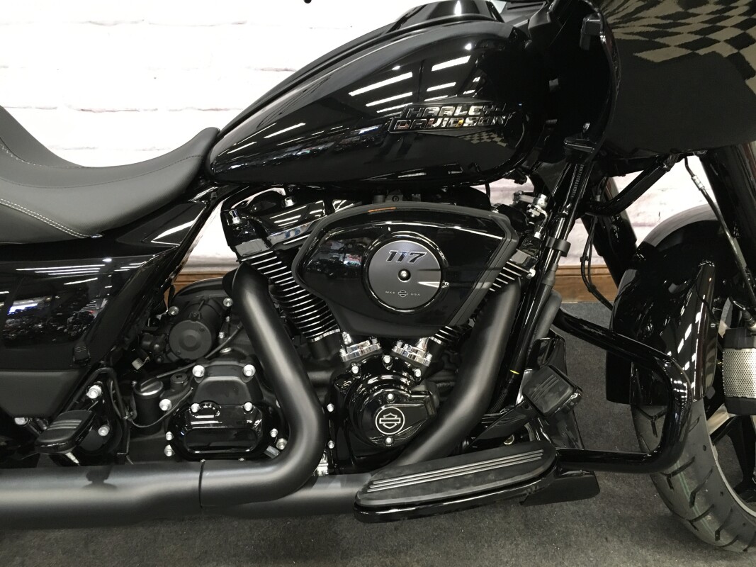 2025 Harley-Davidson Road Glide Vivid Black FLTRX - Photo 4