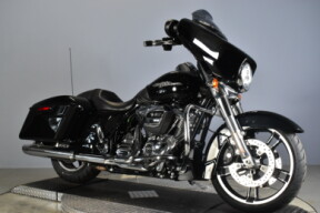2019 Harley-Davidson® Street Glide® FLHX thumb 2