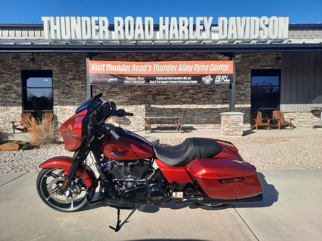 2025 Harley-Davidson Street Glide Brilliant Red - Black Finish
