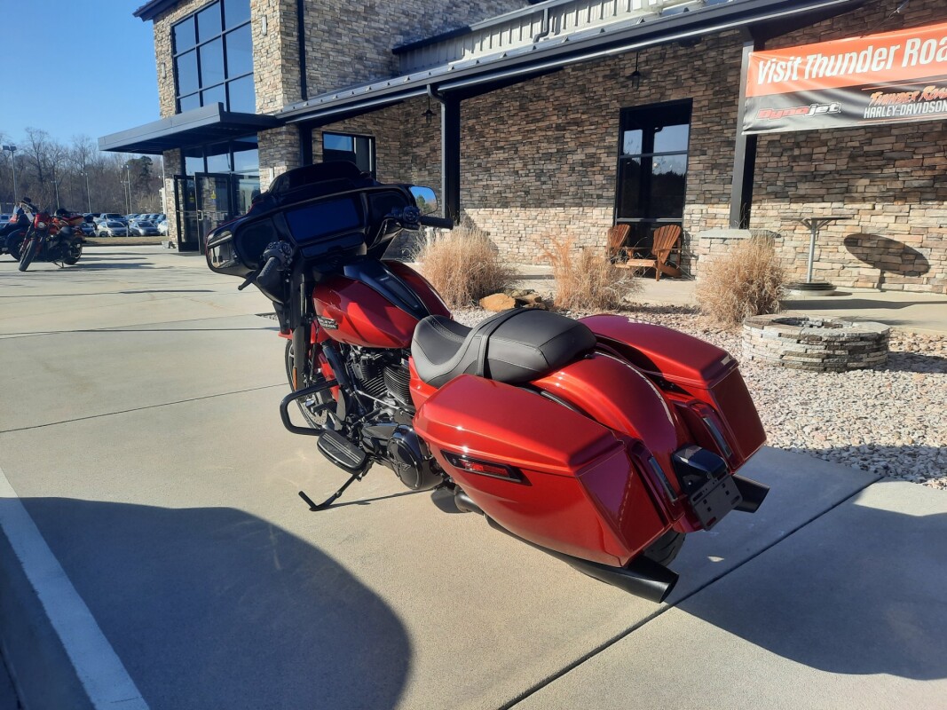 2025 Harley-Davidson Street Glide Brilliant Red - Black Finish - Photo 7