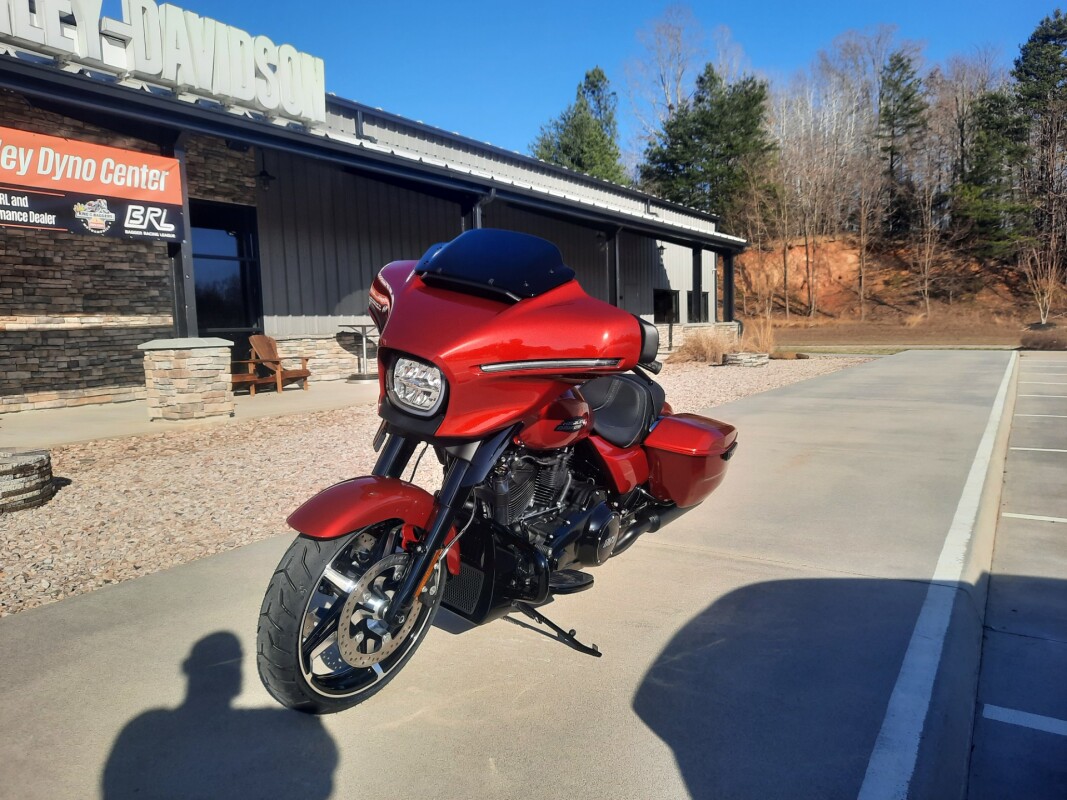 2025 Harley-Davidson Street Glide Brilliant Red - Black Finish - Photo 2