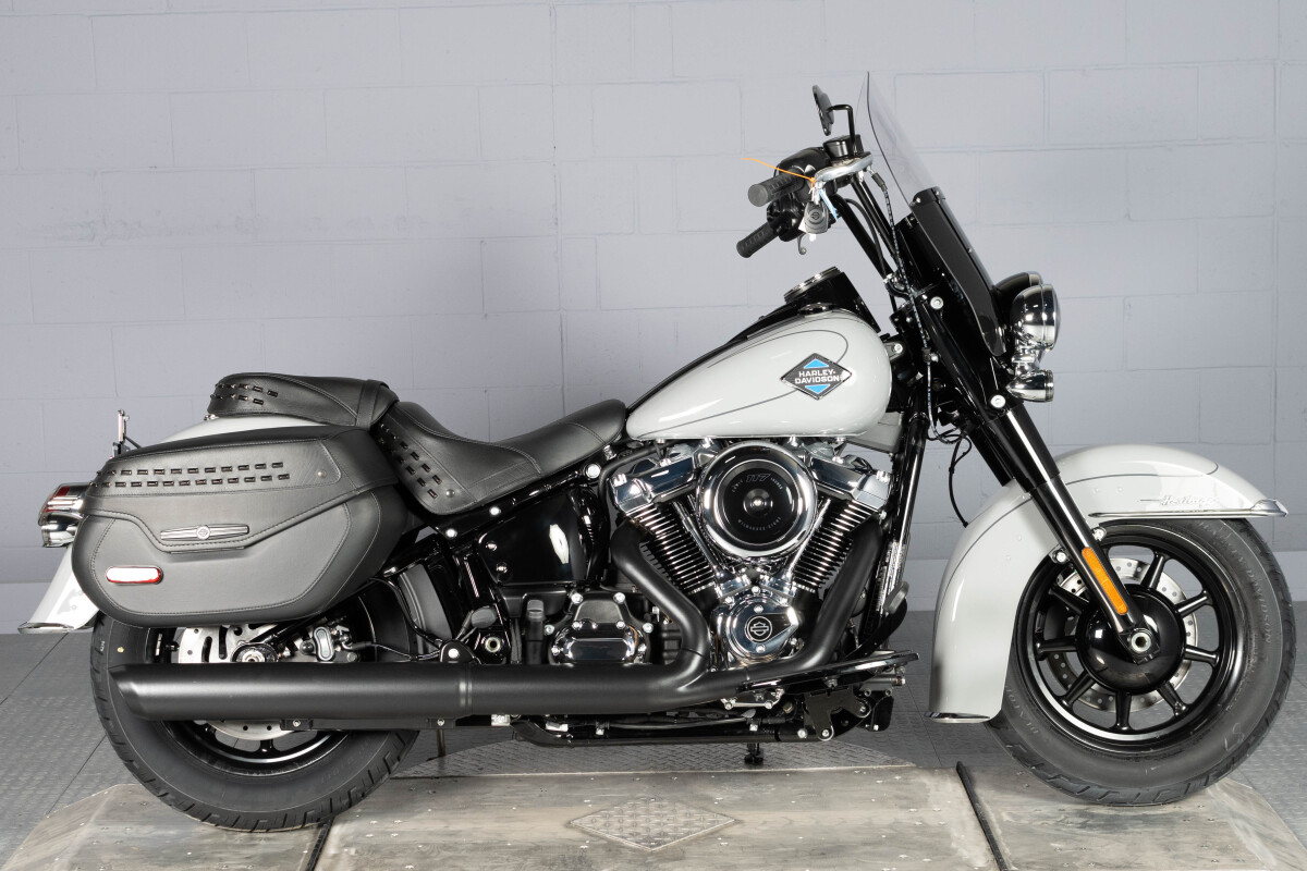 2025 Harley-Davidson® Heritage Classic FLHC | Desert Wind Harley