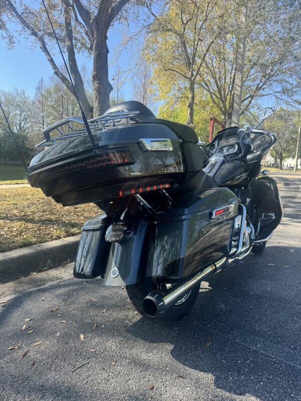 2016 Harley-Davidson CVO Road Glide Ultra - Photo 2