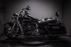 2010 Road King® (FLHR) thumb 1