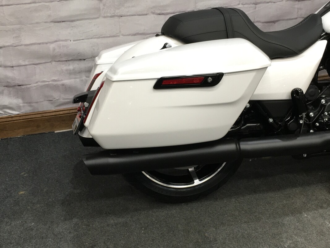 2025 Harley-Davidson Road Glide White Onyx Pearl - Black Finish FLTRX - Photo 2