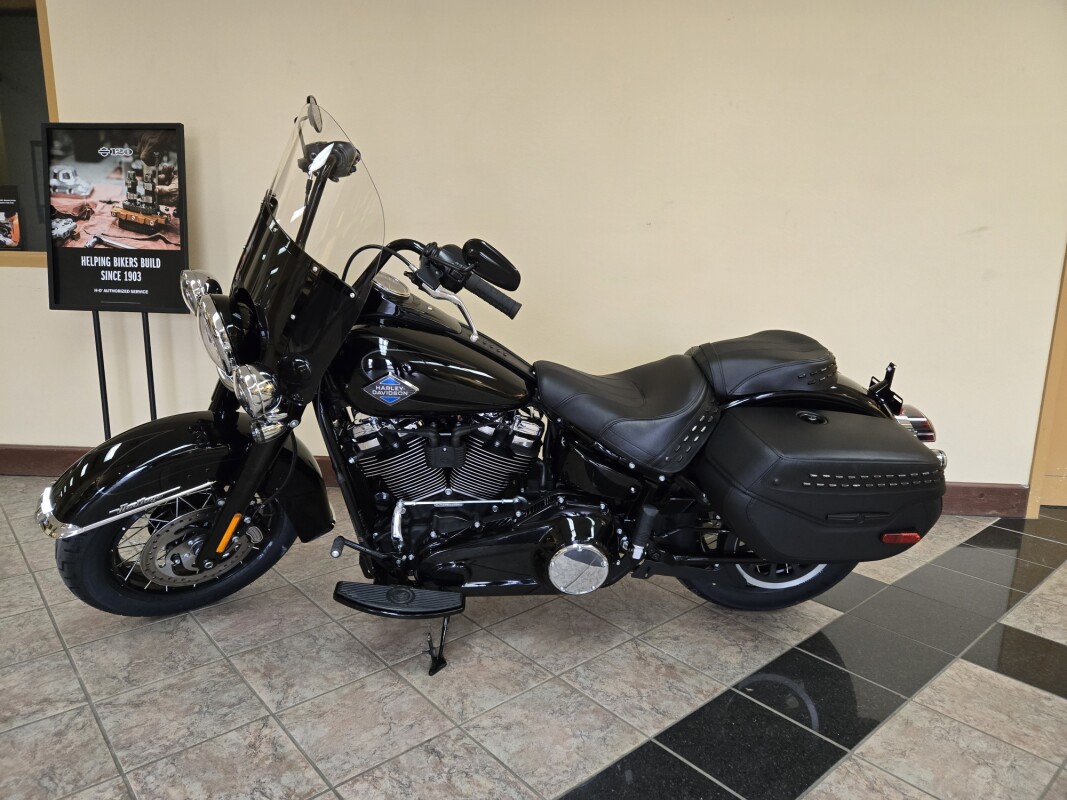 2025 Harley-Davidson Heritage Classic Vivid Black