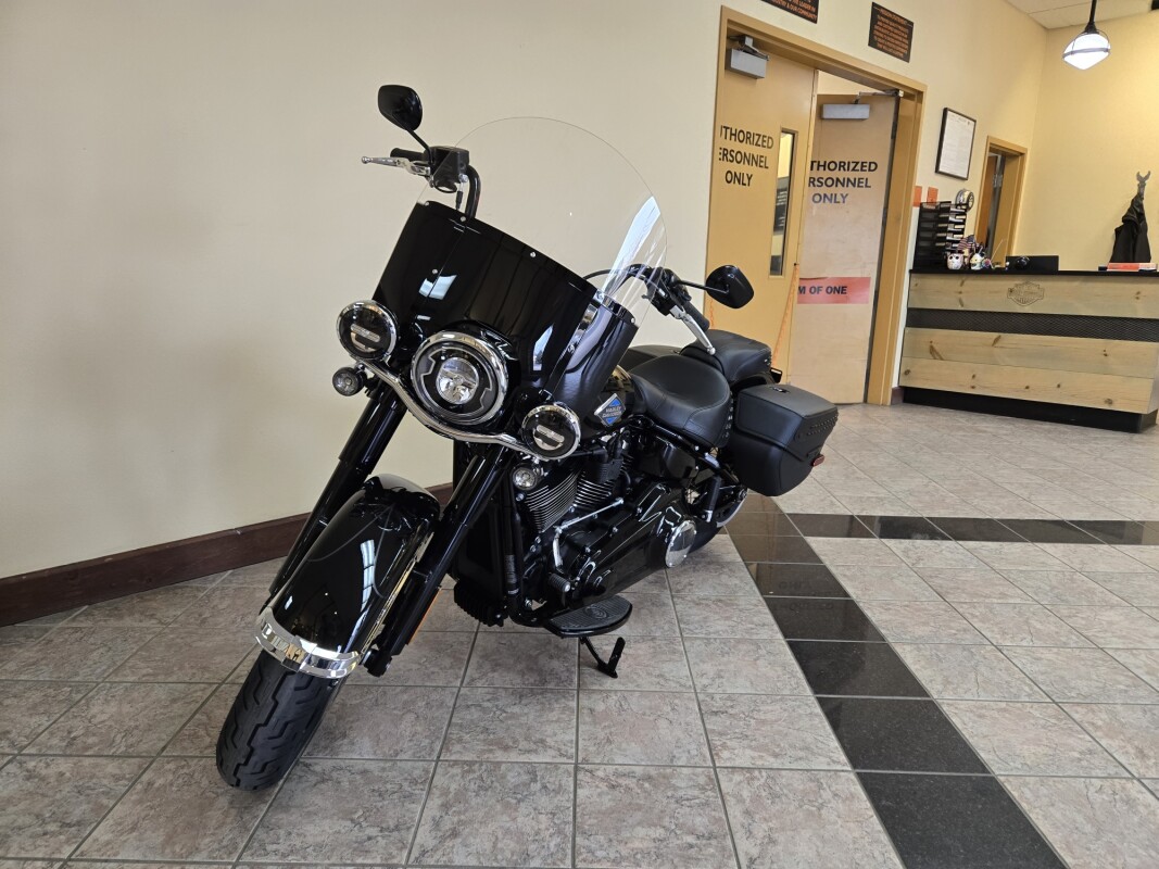 2025 Harley-Davidson Heritage Classic Vivid Black - Photo 4