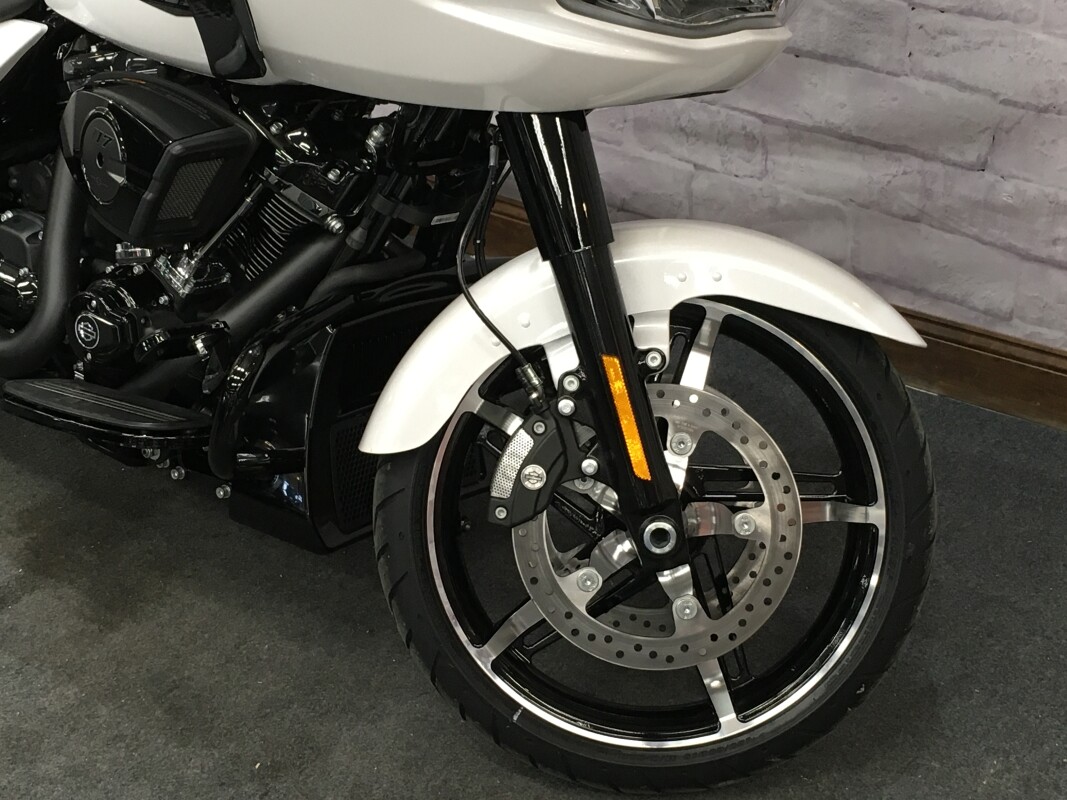2025 Harley-Davidson Road Glide White Onyx Pearl - Black Finish FLTRX - Photo 4