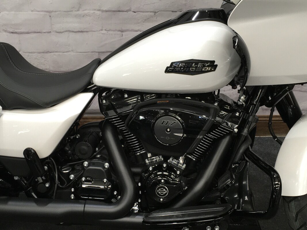 2025 Harley-Davidson Road Glide White Onyx Pearl - Black Finish FLTRX - Photo 3