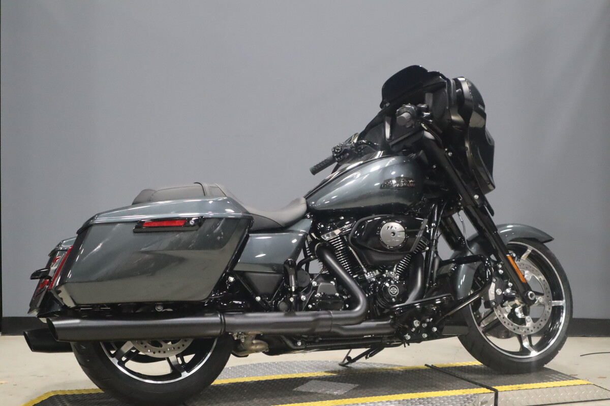 2025 Harley-Davidson Street Glide FLHX - Photo 2
