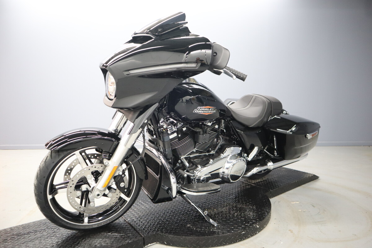 2025 Harley-Davidson Street Glide FLHX - Photo 4