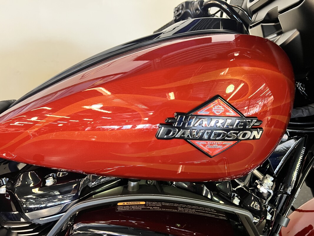 2025 Harley-Davidson Street Glide Whiskey Firestorm FLHX - Photo 2