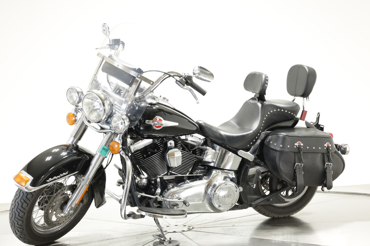 2016 HARLEY-DAVIDSON FLSTC HERITAGE CLASSIC in VIVID BLACK - Photo 8