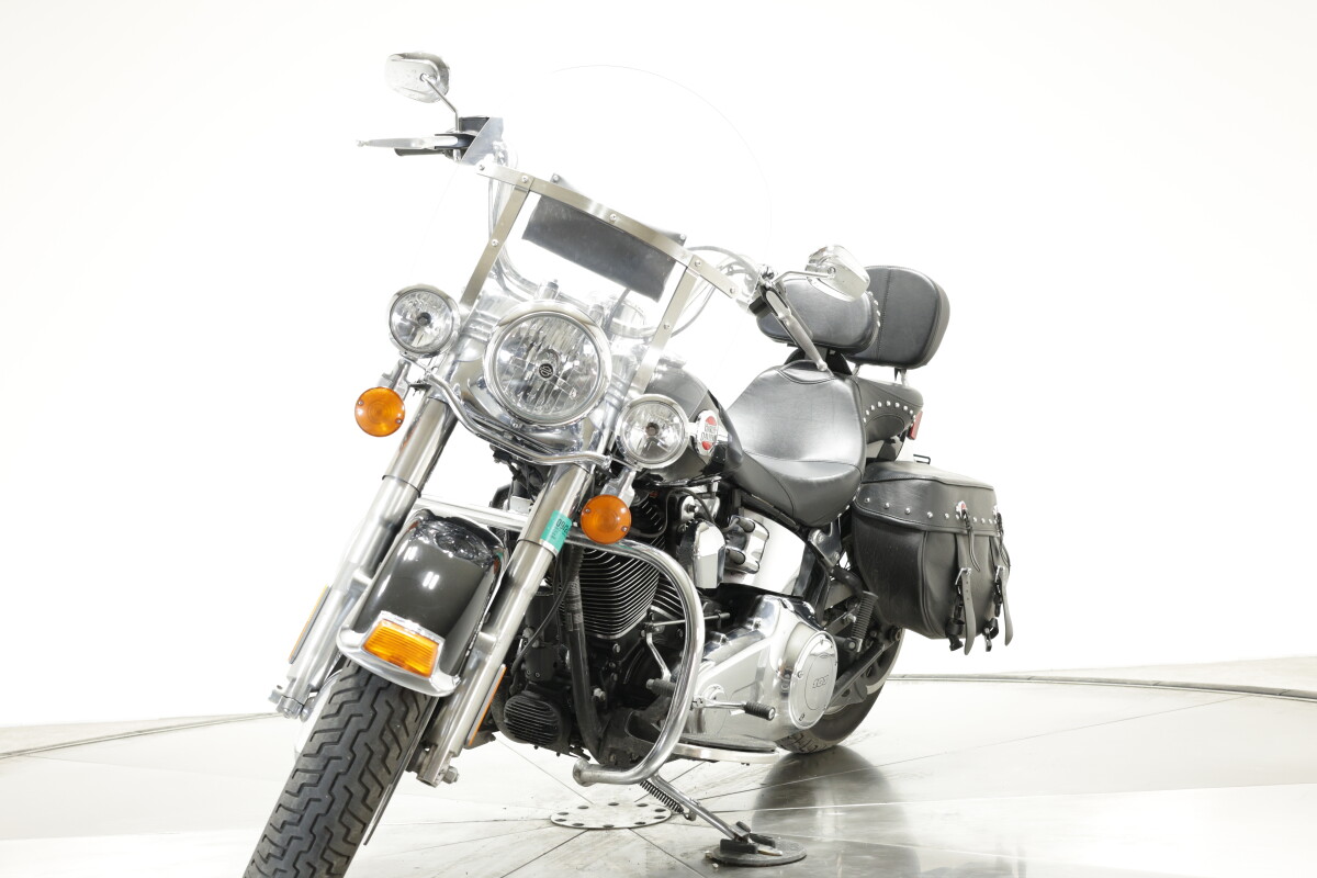 2016 HARLEY-DAVIDSON FLSTC HERITAGE CLASSIC in VIVID BLACK - Photo 7