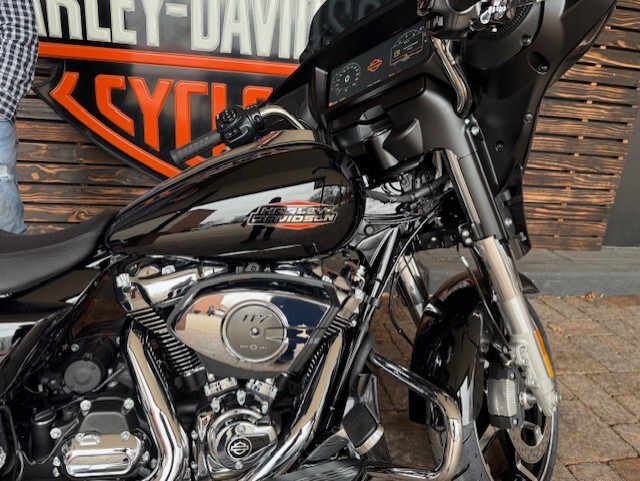2025 Harley Davidson Street Glide FLHX - Photo 3