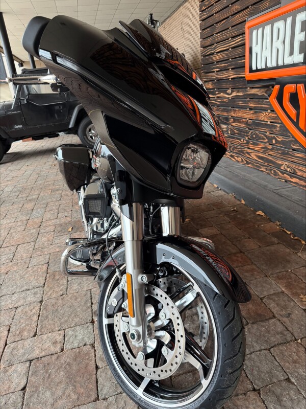 2025 Harley Davidson Street Glide FLHX - Photo 6