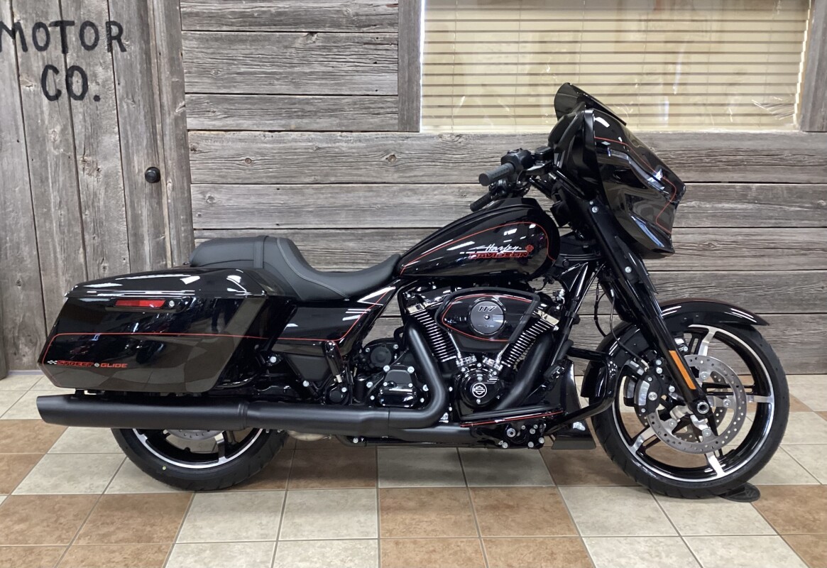 2025 Harley-Davidson Street Glide Vivid Black - Black Finish