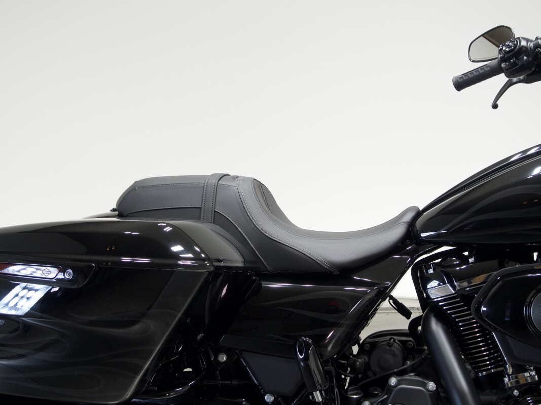 2025 Harley-Davidson FLTRX Road Glide in Midnight Firestorm - Photo 4