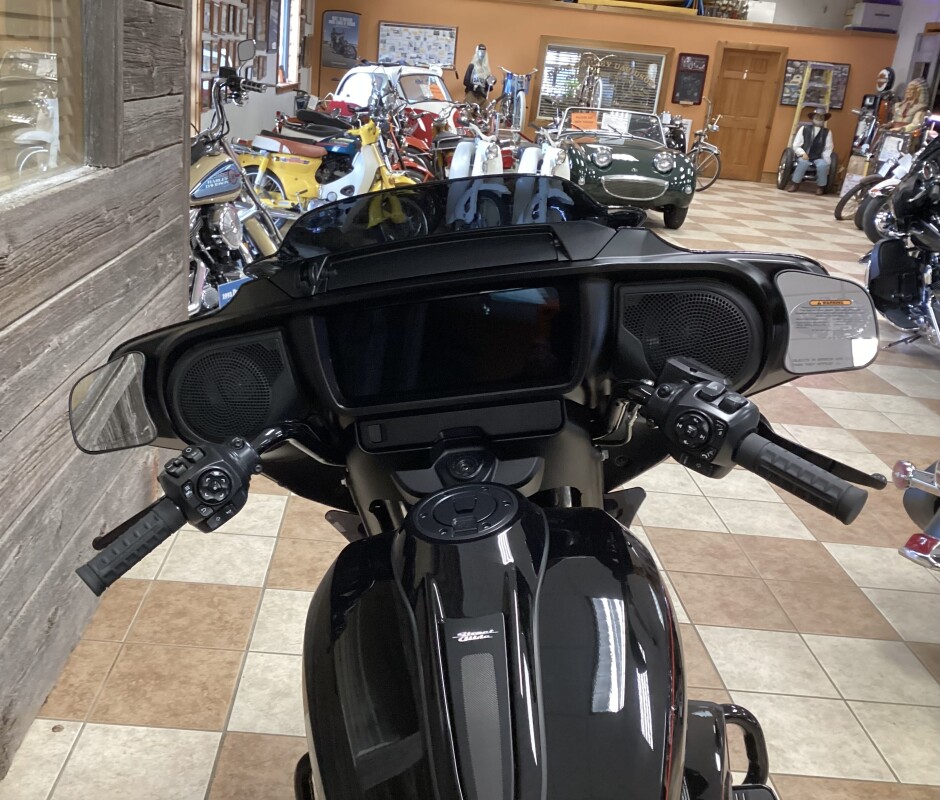 2025 Harley-Davidson Street Glide Vivid Black - Black Finish - Photo 5