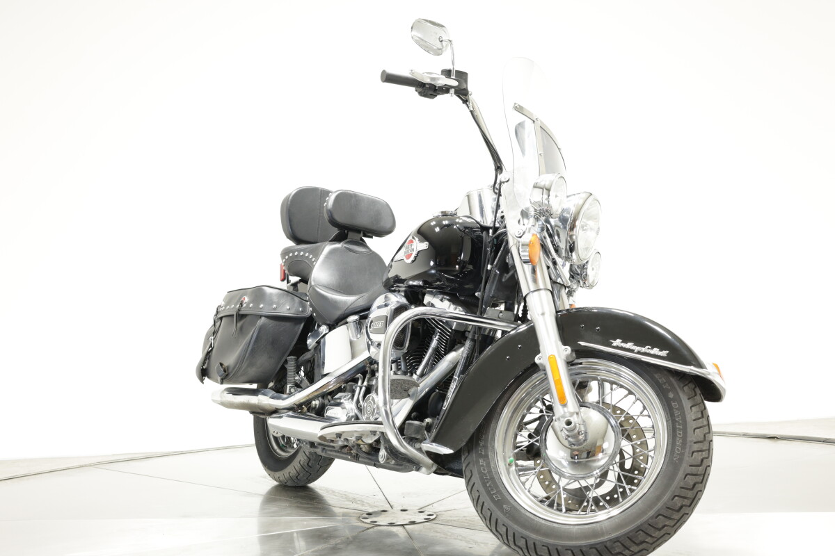 2016 HARLEY-DAVIDSON FLSTC HERITAGE CLASSIC in VIVID BLACK - Photo 5