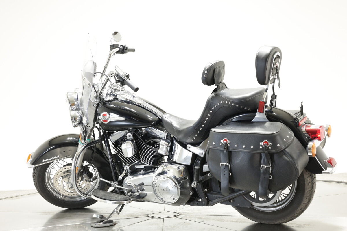 2016 HARLEY-DAVIDSON FLSTC HERITAGE CLASSIC in VIVID BLACK - Photo 10
